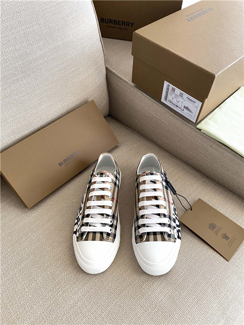 olcson burberry logo print sneakers elado Uzlet utanzat budapest replika Alexander McQueen elado Cartier taska Dr Martens ruhak Michael Kors napszemuveg